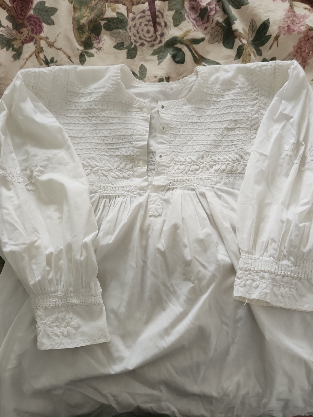 Vintage White Embroidered Peasant Blouse